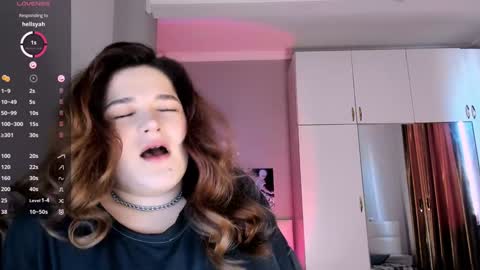 Snapshot of july_slowdive chatting on 01/28/25, 11:17 Julie online show from 01/28/25, 11:17