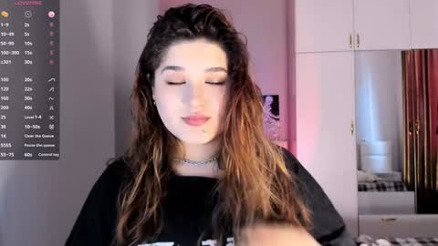 Snapshot of july_slowdive chatting on 02/02/25, 11:30 Julie online show from 02/02/25, 11:30