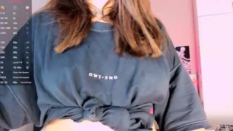 Snapshot of july_slowdive chatting on 02/10/25, 06:42 Julie online show from 02/10/25, 06:42