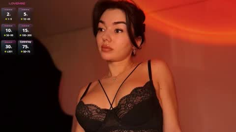 Hloya online show from 12/17/24, 03:49