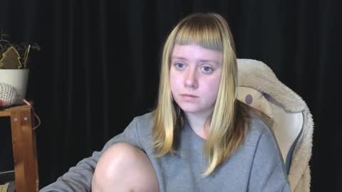 Snapshot of june_shy0 chatting on 11/20/25, 07:52 June online show from 11/20/25, 07:52