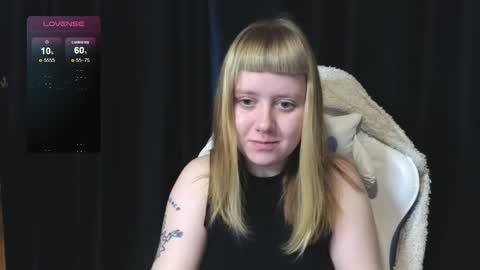 Snapshot of june_shy0 chatting on 11/23/25, 06:57 June online show from 11/23/25, 06:57