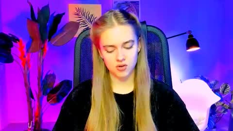 junewoods online show from 11/27/25, 06:15