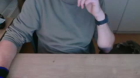 Snapshot of junk2711 chatting on 10/27/25, 03:49 junk2711 online show from 10/27/25, 03:49