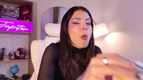 Snapshot of jupiter_sin_h chatting on 12/15/25, 09:19 Welcome to my new account online show from 12/15/25, 09:19