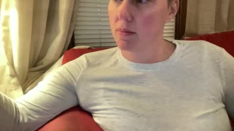 Flirty influncer online show from 11/19/25, 10:10