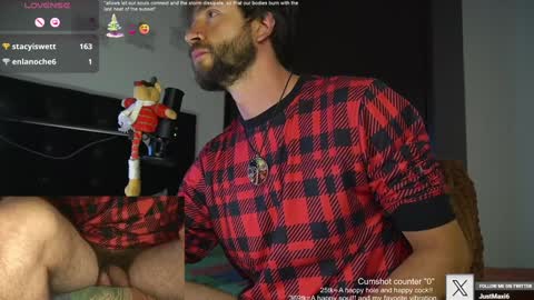Snapshot of just_your_dreamboy chatting on 12/22/24, 02:17 Maxi online show from 12/22/24, 02:17