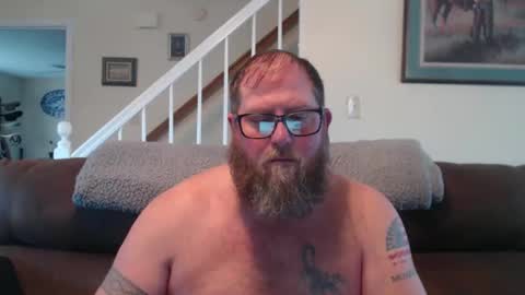 Snapshot of justaguyandnaked chatting on 12/31/24, 07:07 justaguyandnaked online show from 12/31/24, 07:07