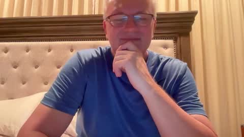 Snapshot of justavoyeurhere chatting on 10/31/25, 01:17 Michael online show from 10/31/25, 01:17