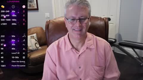 Snapshot of justavoyeurhere chatting on 10/31/25, 01:23 Michael online show from 10/31/25, 01:23