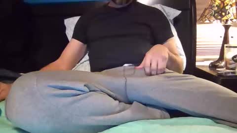 Snapshot of justcallmelaz chatting on 12/22/25, 01:46 just laz online show from 12/22/25, 01:46