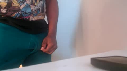 Snapshot of justhanginblk chatting on 06/01/26, 02:30 justhanginblk online show from 06/01/26, 02:30