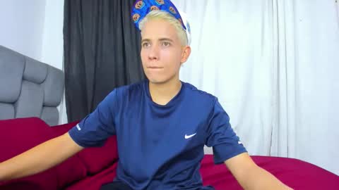 Snapshot of justin_biker chatting on 10/28/25, 04:27 justin_biker online show from 10/28/25, 04:27