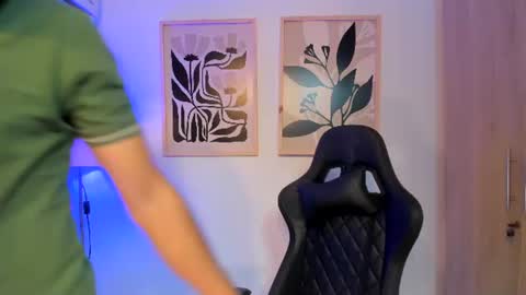 justin_payn14 online show from 06/10/26, 12:15