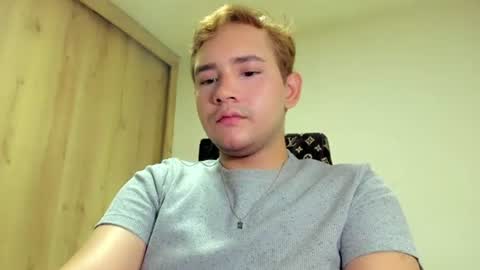 Snapshot of justin_taylorrrr chatting on 06/30/26, 11:06 justin_taylorrrr online show from 06/30/26, 11:06