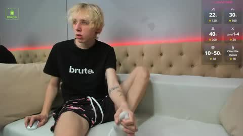justTEEN online show from 04/28/26, 10:20