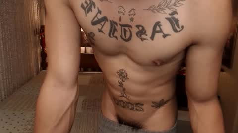 justine_hunk online show from 04/19/26, 03:55