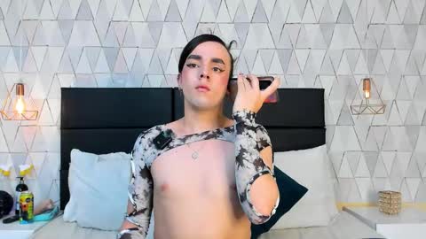 Justine online show from 12/02/25, 03:23