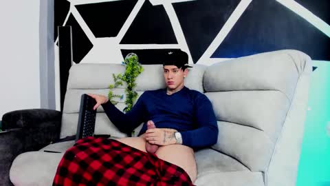 justinfuller_31 online show from 10/25/25, 05:08