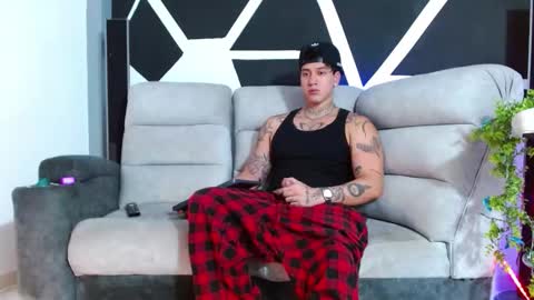 justinfuller_31 online show from 11/19/25, 04:51