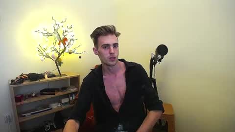 Snapshot of justinnordick chatting on 07/11/26, 12:19 Hologram Guy online show from 07/11/26, 12:19