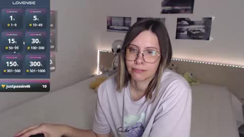 Julie online show from 01/10/25, 05:26