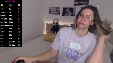 Julie online show from 03/08/25, 05:17