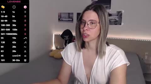 Julie online show from 09/22/25, 03:52