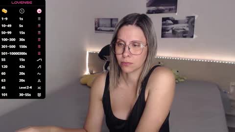 Julie online show from 09/23/25, 04:21