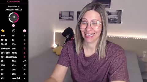 Julie online show from 09/26/25, 04:38