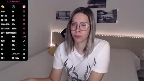 Julie online show from 10/21/25, 04:13