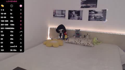 Julie online show from 11/12/25, 05:02