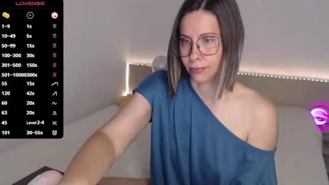 Julie online show from 07/17/26, 04:08