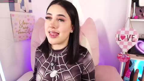 Snapshot of justonecute chatting on 05/19/26, 02:07 Emy online show from 05/19/26, 02:07