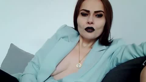 k_queen36 online show from 12/18/25, 12:22