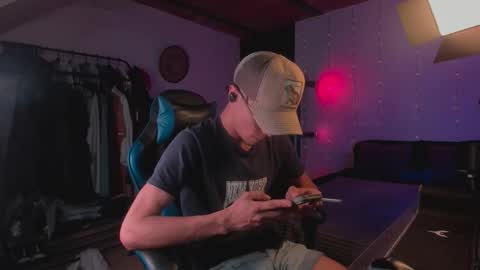 Kael Owens online show from 12/01/25, 06:02