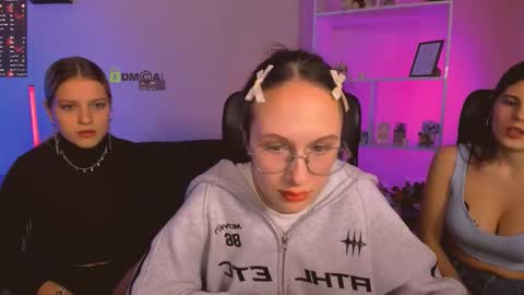 kaela_spell_ online show from 11/25/25, 08:31