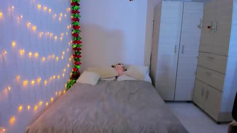 ChloeIndependient model online show from 12/19/25, 11:12