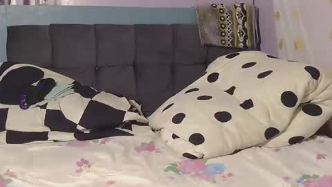 kai91799 online show from 12/15/25, 07:18