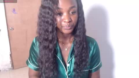 Snapshot of kaiadebayo chatting on 10/12/25, 05:39 Angie online show from 10/12/25, 05:39