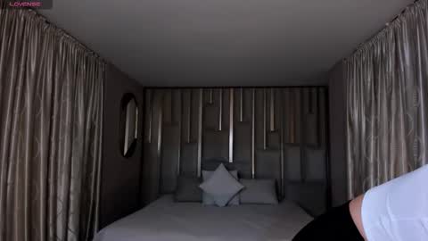 Kaia Ferreira online show from 11/09/25, 12:36