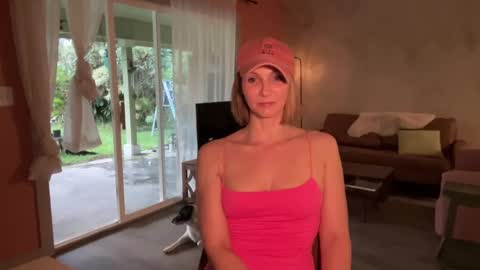 Snapshot of kaileeshy chatting on 01/23/25, 03:58 Kailee Smile online show from 01/23/25, 03:58