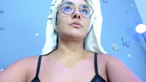 kaira_mosse_ online show from 10/30/25, 11:22