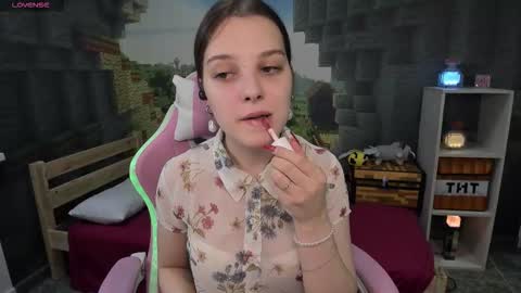 Snapshot of kaisajenner chatting on 10/21/25, 06:14 Kaisa online show from 10/21/25, 06:14