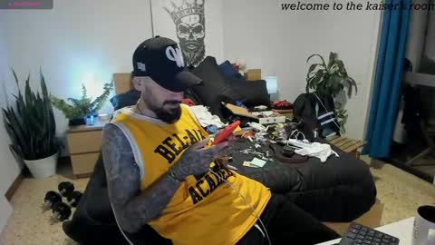 Snapshot of kaiser679 chatting on 12/31/24, 12:00 kaiser679 online show from 12/31/24, 12:00