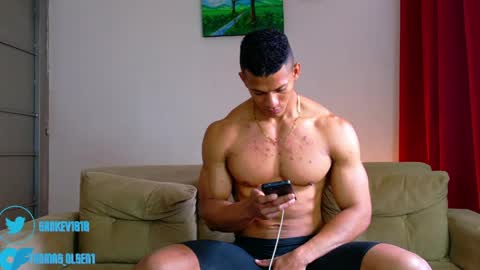 Snapshot of kale_tomson chatting on 05/21/26, 05:20 kale thomson online show from 05/21/26, 05:20