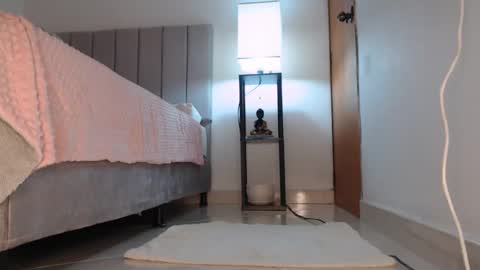 Snapshot of kalindi_ chatting on 12/14/24, 07:18 ONLY FANS  cami0777 FANSLY Camilabcruz777    instagram  online show from 12/14/24, 07:18