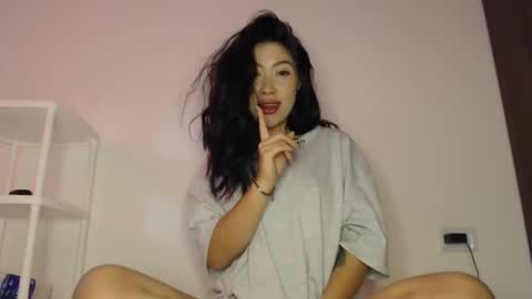 Snapshot of kalindi_ chatting on 01/17/25, 04:15 ONLY FANS  cami0777 FANSLY Camilabcruz777    instagram  online show from 01/17/25, 04:15