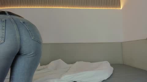 Carolina   online show from 12/20/25, 12:01