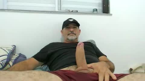 kaliu2021 online show from 10/28/25, 07:34